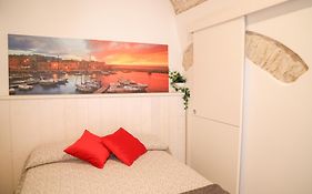 Room 20 - Piccola Camera in pietra bianca